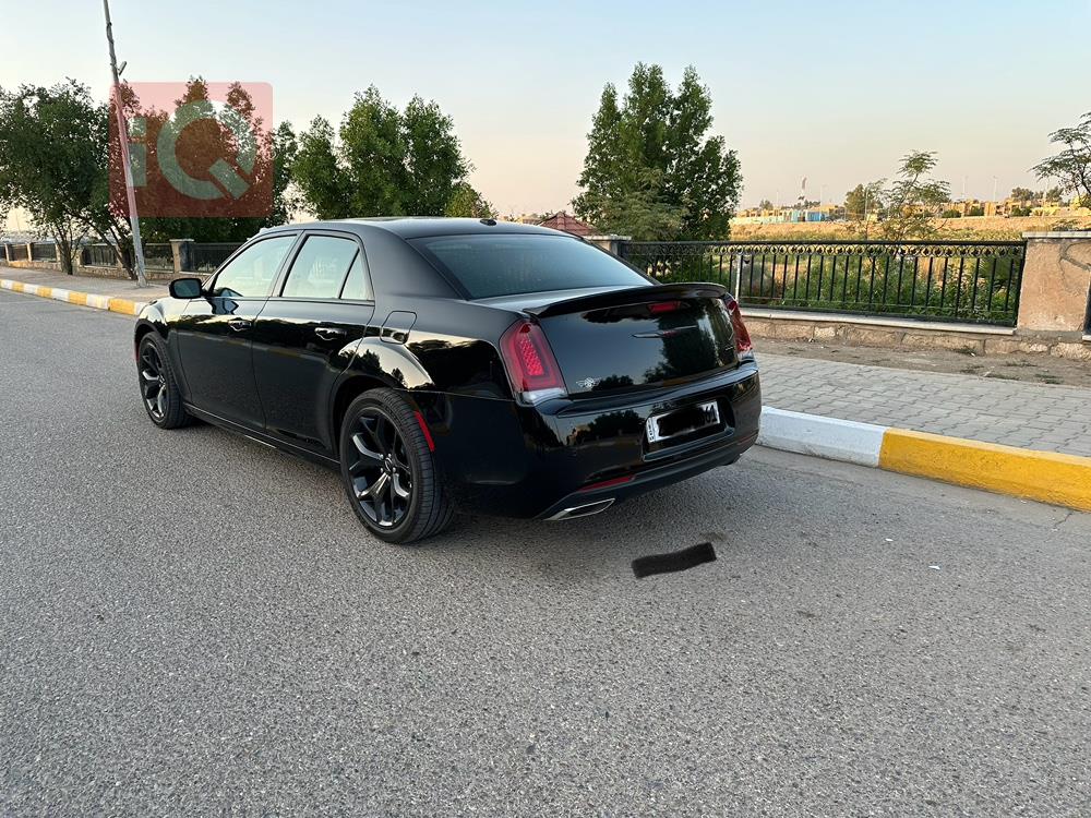 کرایسلەر 300